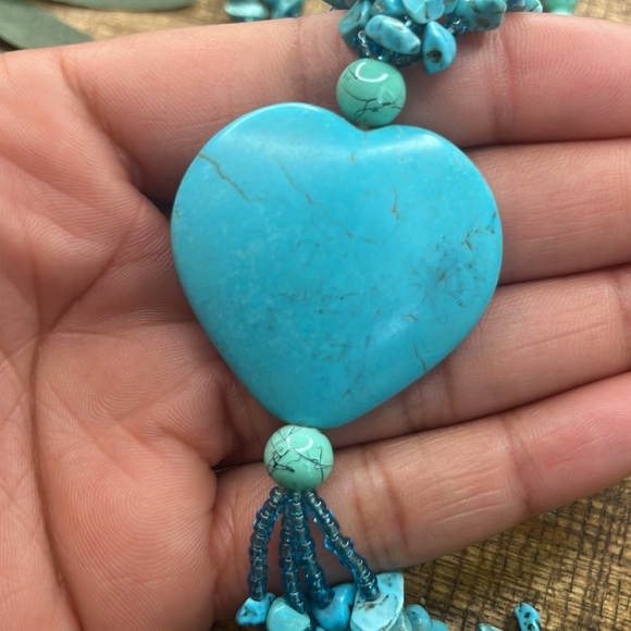 18 inch Vintage Turquoise Howlite Beaded Heart Necklace - Picture 4 of 6